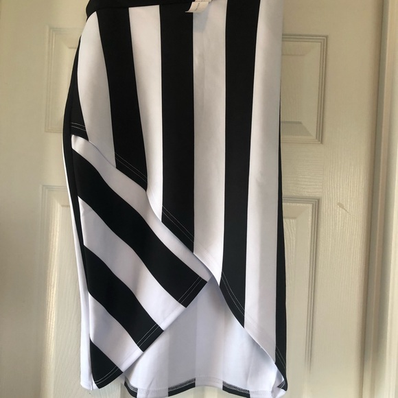 πHPπ New York & Co - fashionable skirt SZ LG- NWT - Picture 5 of 8